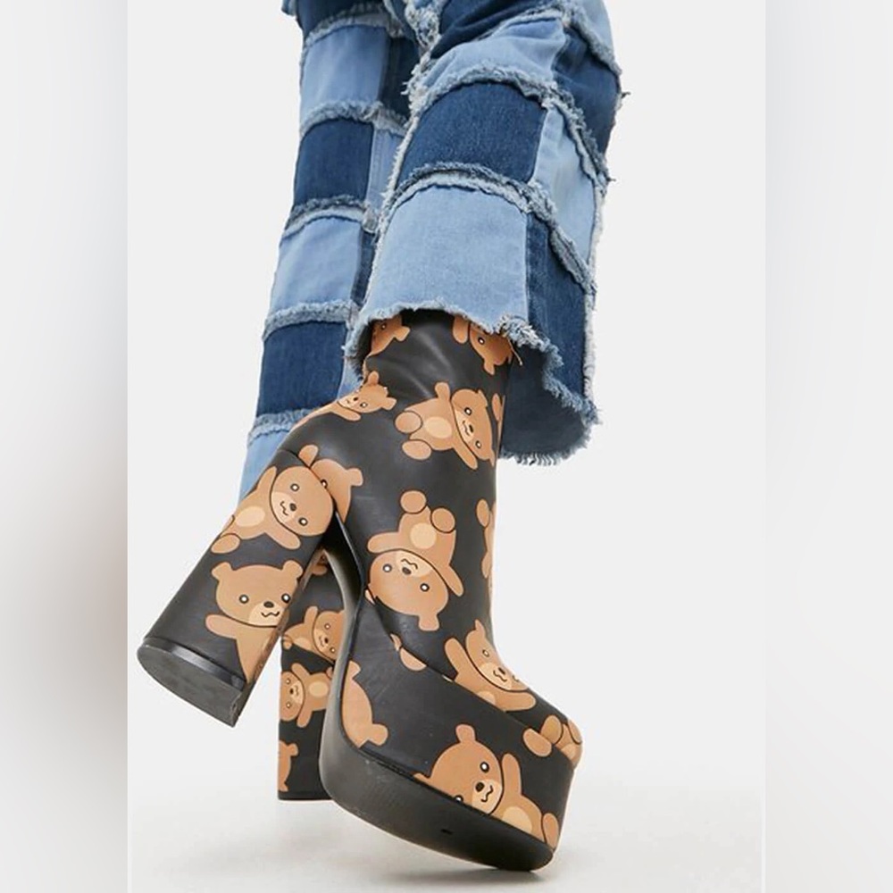 KOI Teddy platform heeled boots in bear print, brand new in original box🩷